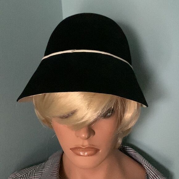1920s Cloche Hat SAKS 5th AVENUE - Picture 2 of 8